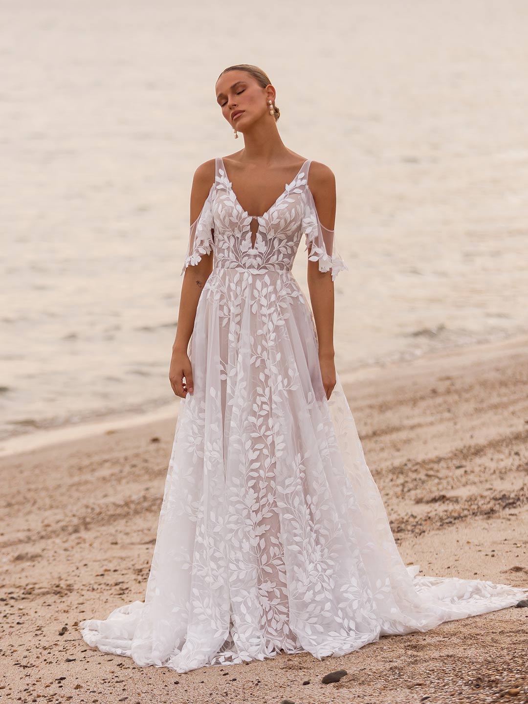 Das Brautkleid Jaya vom Hersteller Madi Lane, bei Ivory & Blush