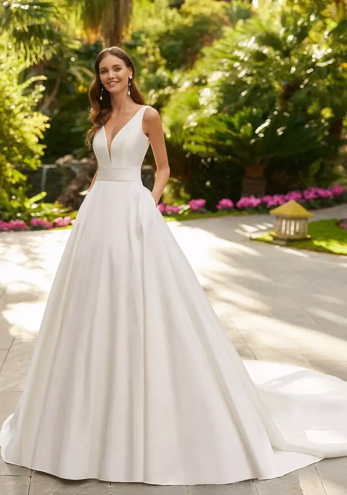 Das Brautkleid Hope vom Hersteller Rosa Clara - Adriana Alier, bei Ivory & Blush