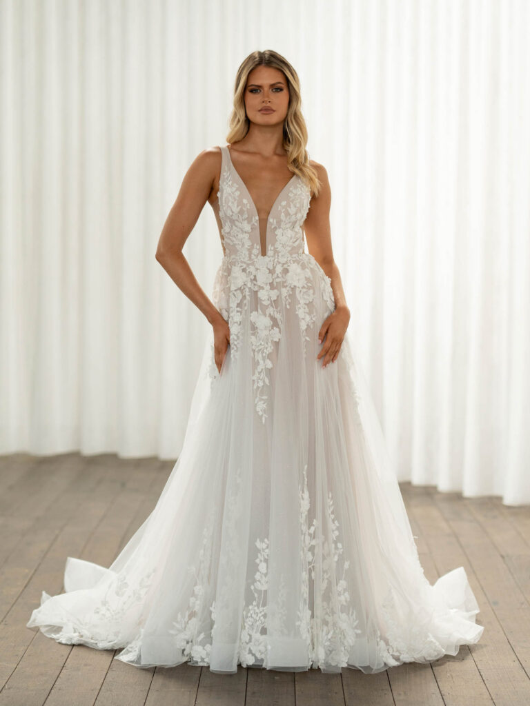 Das Brautkleid Tatiana  vom Hersteller Madi Lane, bei Ivory & Blush