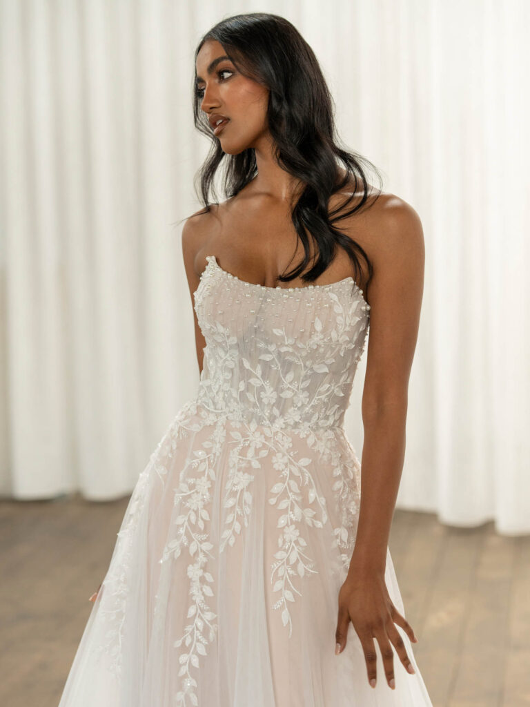 Das Brautkleid Thorne  vom Hersteller Madi Lane, bei Ivory & Blush