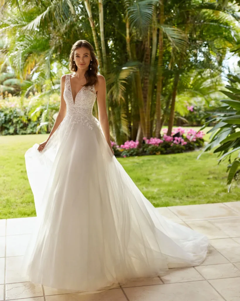 Das Brautkleid Hera vom Hersteller Rosa Clara - Adriana Alier, bei Ivory & Blush