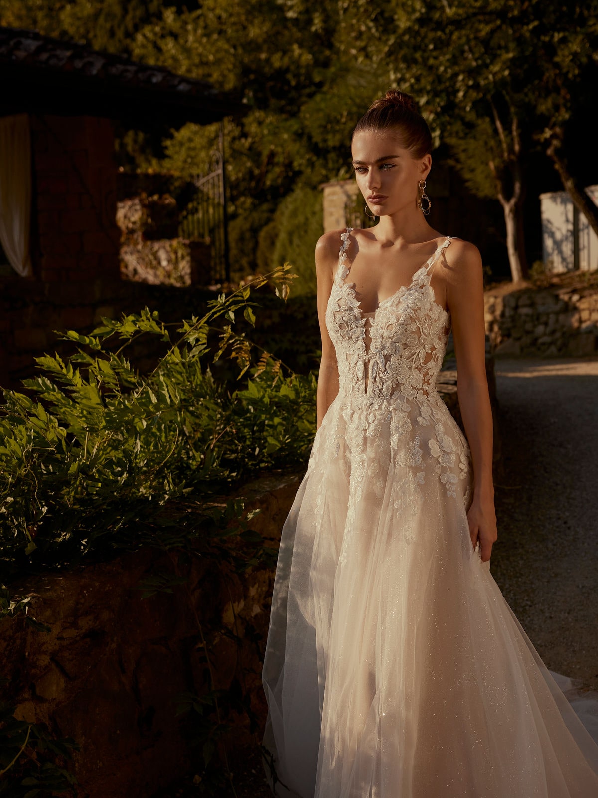 Das Brautkleid Dafna vom Hersteller Modeca, bei Ivory & Blush