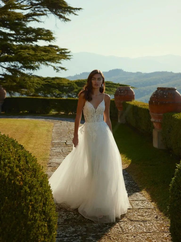 Das Brautkleid Denise vom Hersteller Modeca, bei Ivory & Blush