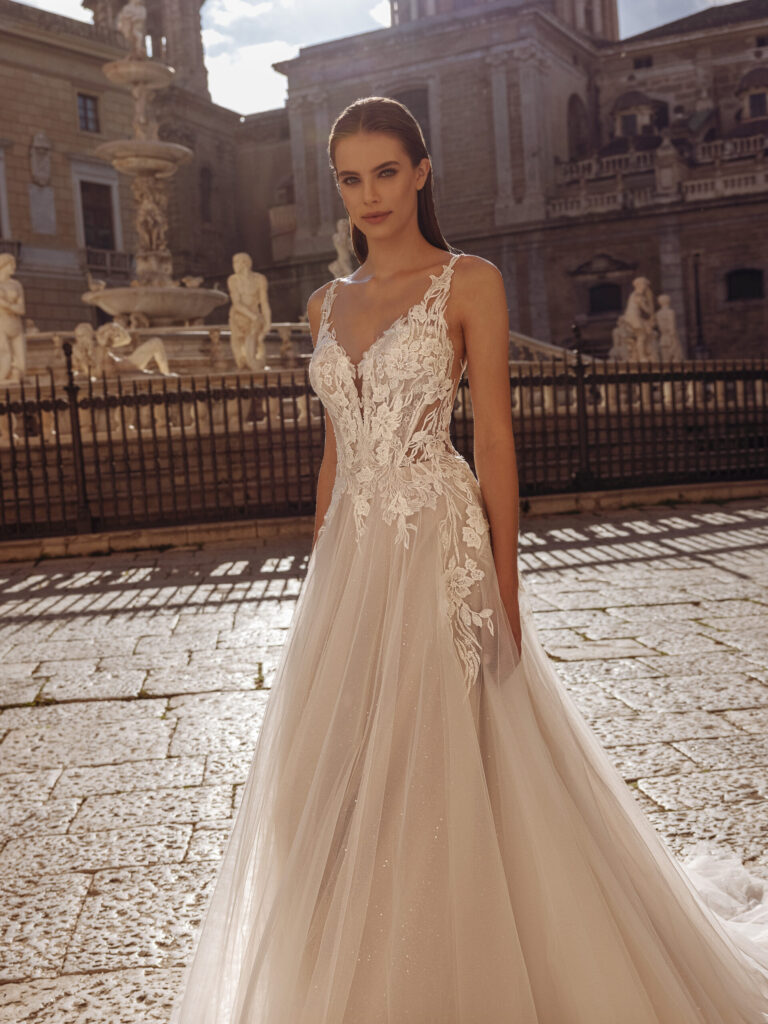Das Brautkleid Scarlett vom Hersteller Modeca, bei Ivory & Blush