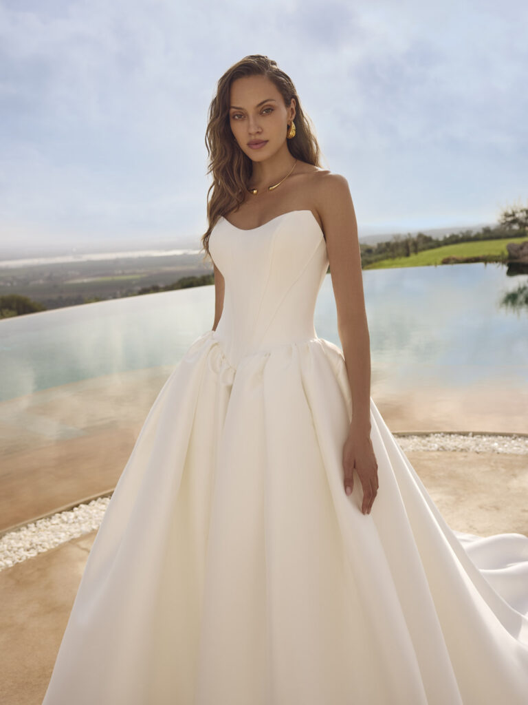 Das Brautkleid Ghada  vom Hersteller Modeca, bei Ivory & Blush