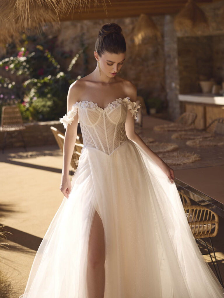 Das Brautkleid Hajar vom Hersteller Modeca, bei Ivory & Blush