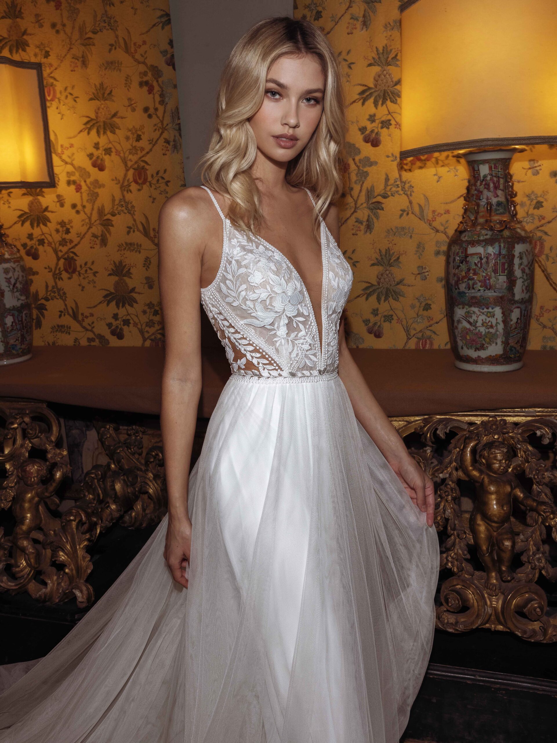 Das Brautkleid Reign vom Hersteller Modeca, bei Ivory & Blush