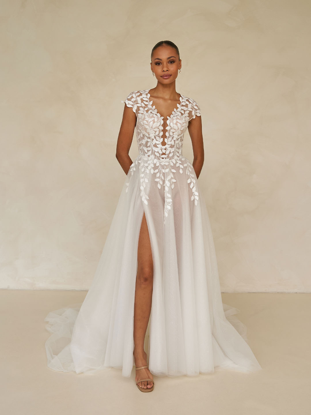 Das Brautkleid Whitley Chiffon  vom Hersteller Madi Lane, bei Ivory & Blush