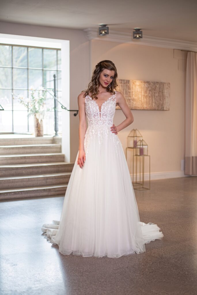 Das Brautkleid 19 SP1-3304 vom Hersteller Sposa Toscana, bei Ivory & Blush