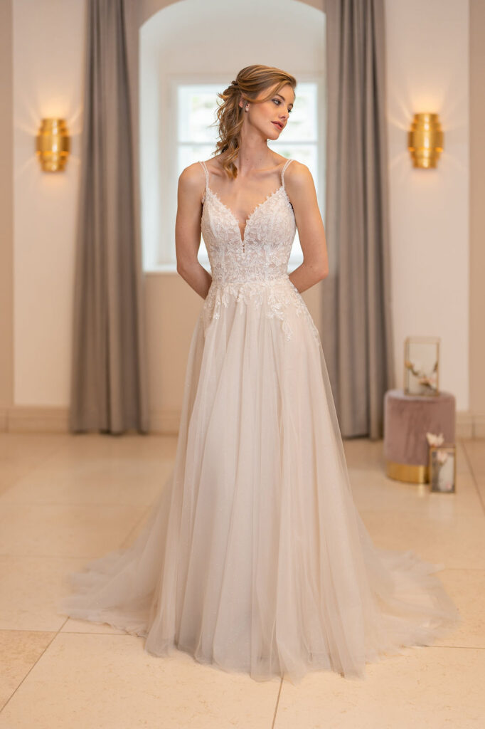 Das Brautkleid 31 SP1-2233 vom Hersteller Sposa Toscana, bei Ivory & Blush