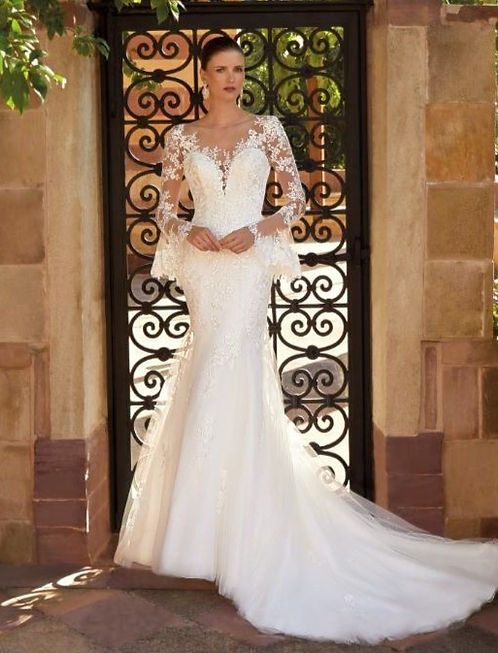 Das Brautkleid 8073 vom Hersteller Demetrios - Cosmobella, bei Ivory & Blush