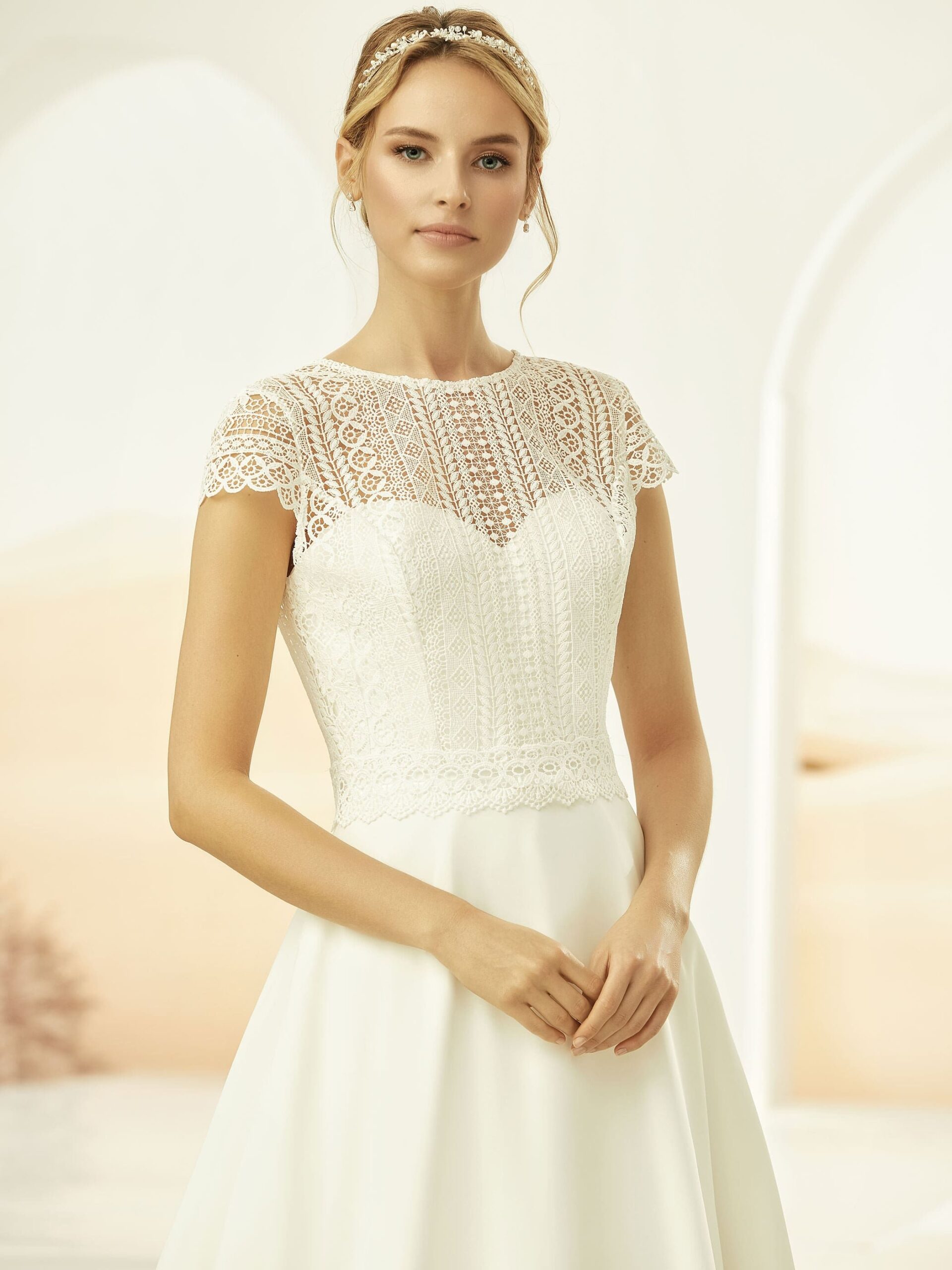 Das Brautkleid Bolero E324 vom Hersteller Bianco Evento, bei Ivory & Blush
