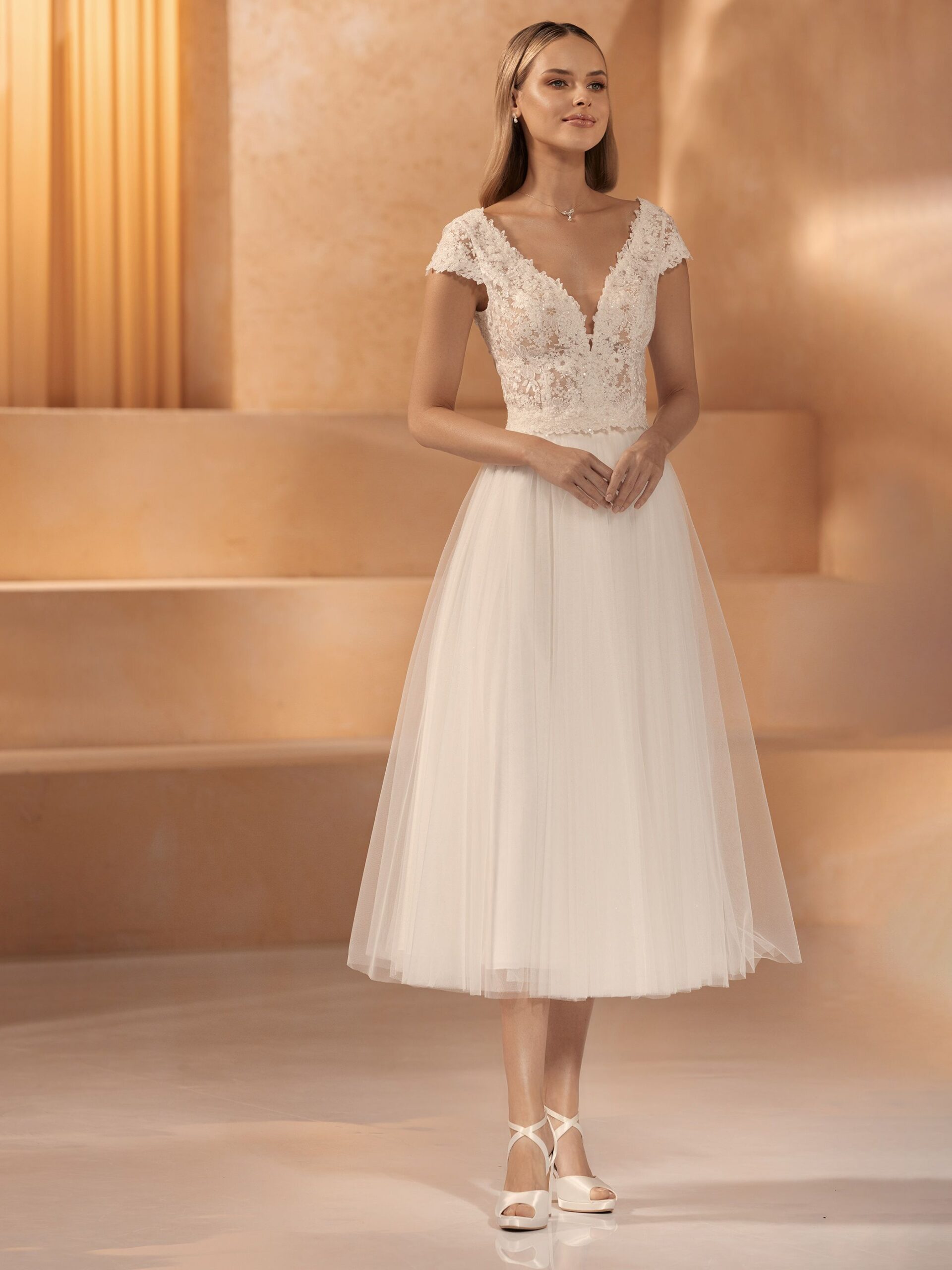 Das Brautkleid Bolero E434 vom Hersteller Bianco Evento, bei Ivory & Blush