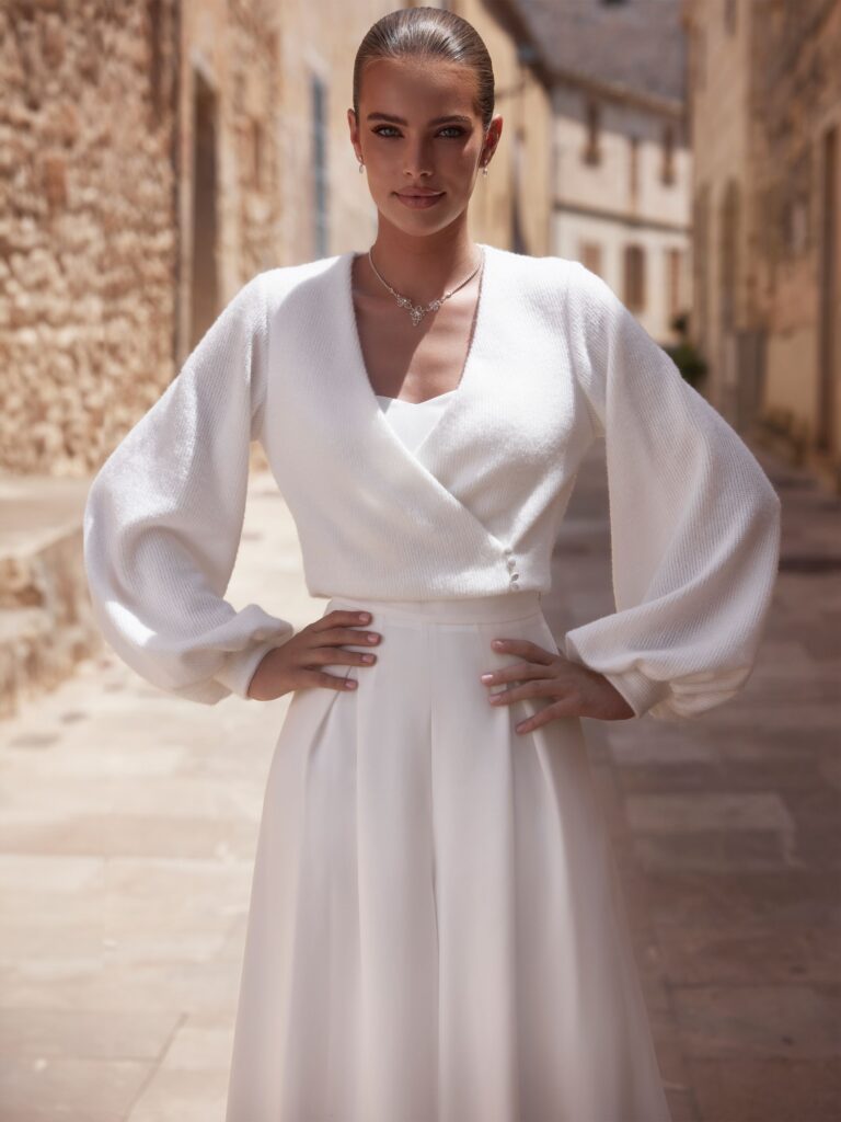 Das Brautkleid Bolero E476 vom Hersteller Bianco Evento, bei Ivory & Blush