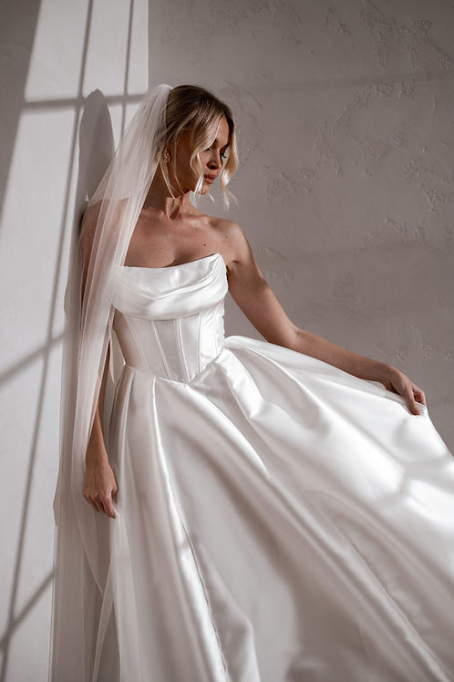 Das Brautkleid Celine vom Hersteller MWL, bei Ivory & Blush