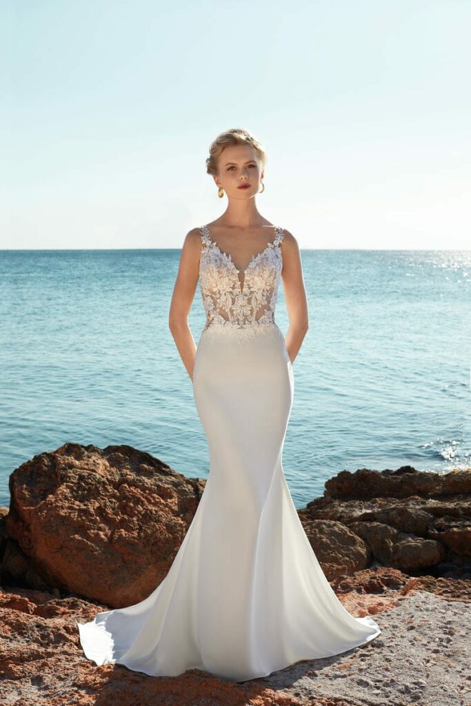 Das Brautkleid DR384 vom Hersteller Demetrios - Destination Romance, bei Ivory & Blush