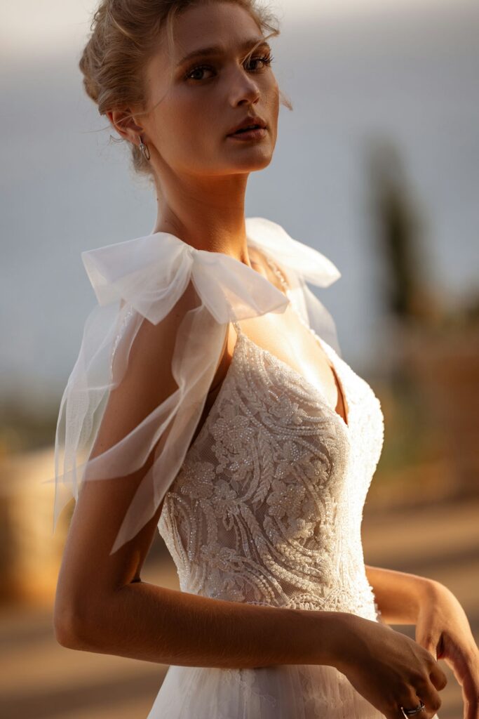 Das Brautkleid DR394 vom Hersteller Demetrios - Destination Romance, bei Ivory & Blush