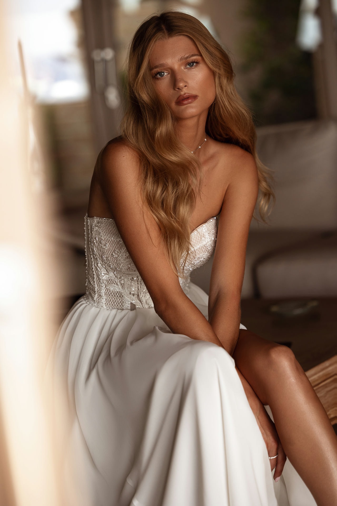 Das Brautkleid DR395 vom Hersteller Demetrios - Destination Romance, bei Ivory & Blush