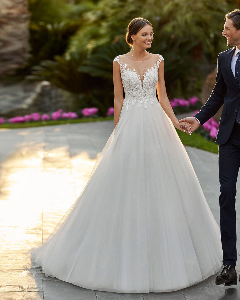 Das Brautkleid Hilaria vom Hersteller Rosa Clara - Adriana Alier, bei Ivory & Blush
