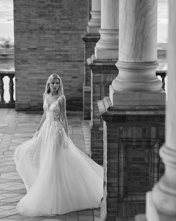 Das Brautkleid Keane vom Hersteller Rosa Clara - Aire Royale, bei Ivory & Blush