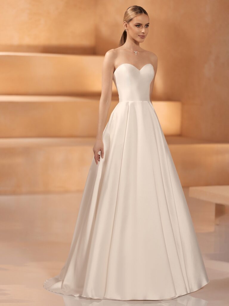 Das Brautkleid Olga vom Hersteller Bianco Evento, bei Ivory & Blush