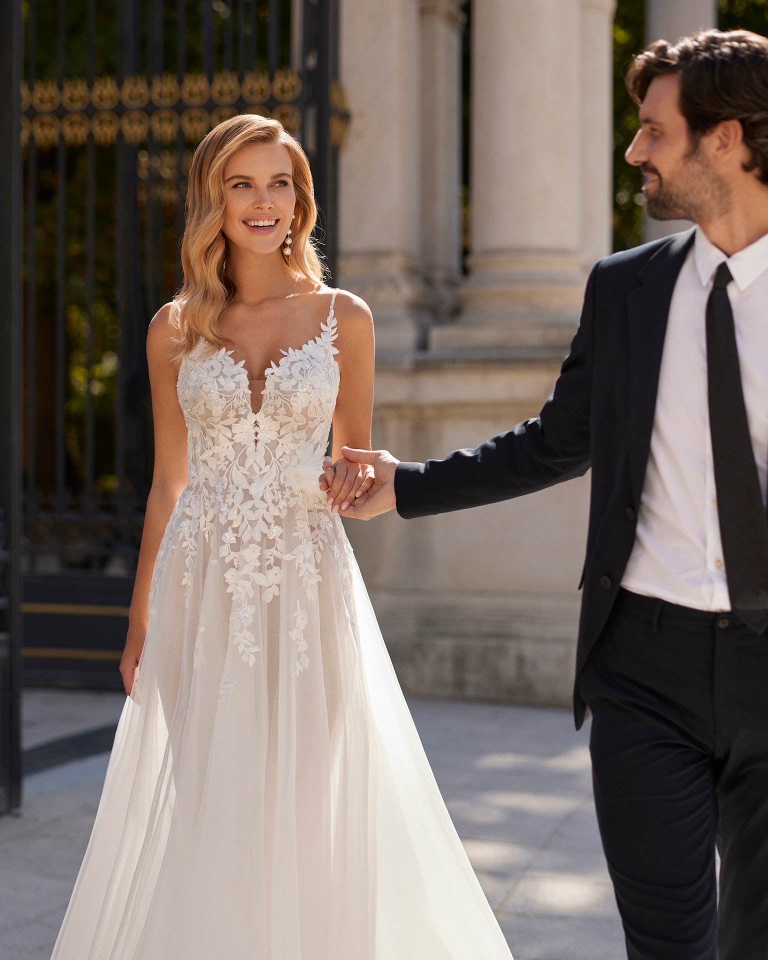Das Brautkleid Sharice vom Hersteller Rosa Clara - Luna Novias, bei Ivory & Blush