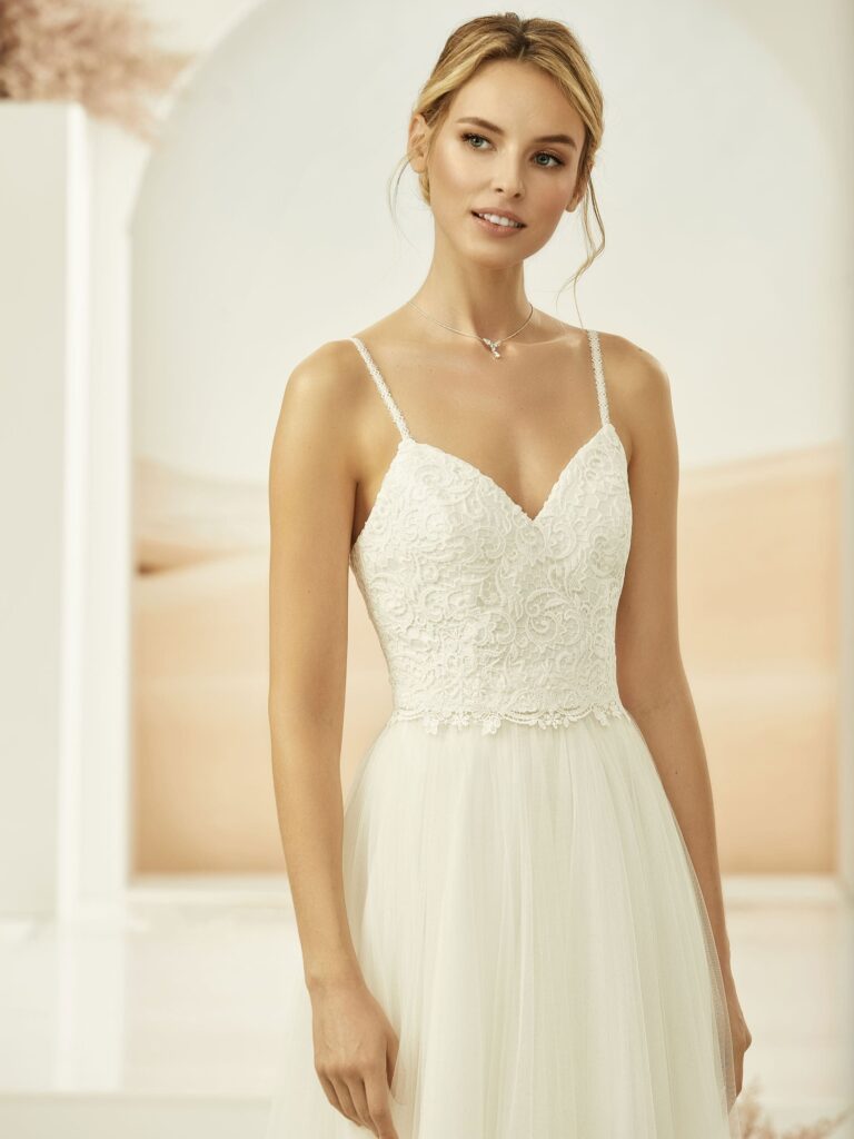 Das Brautkleid Top E319 vom Hersteller Bianco Evento, bei Ivory & Blush