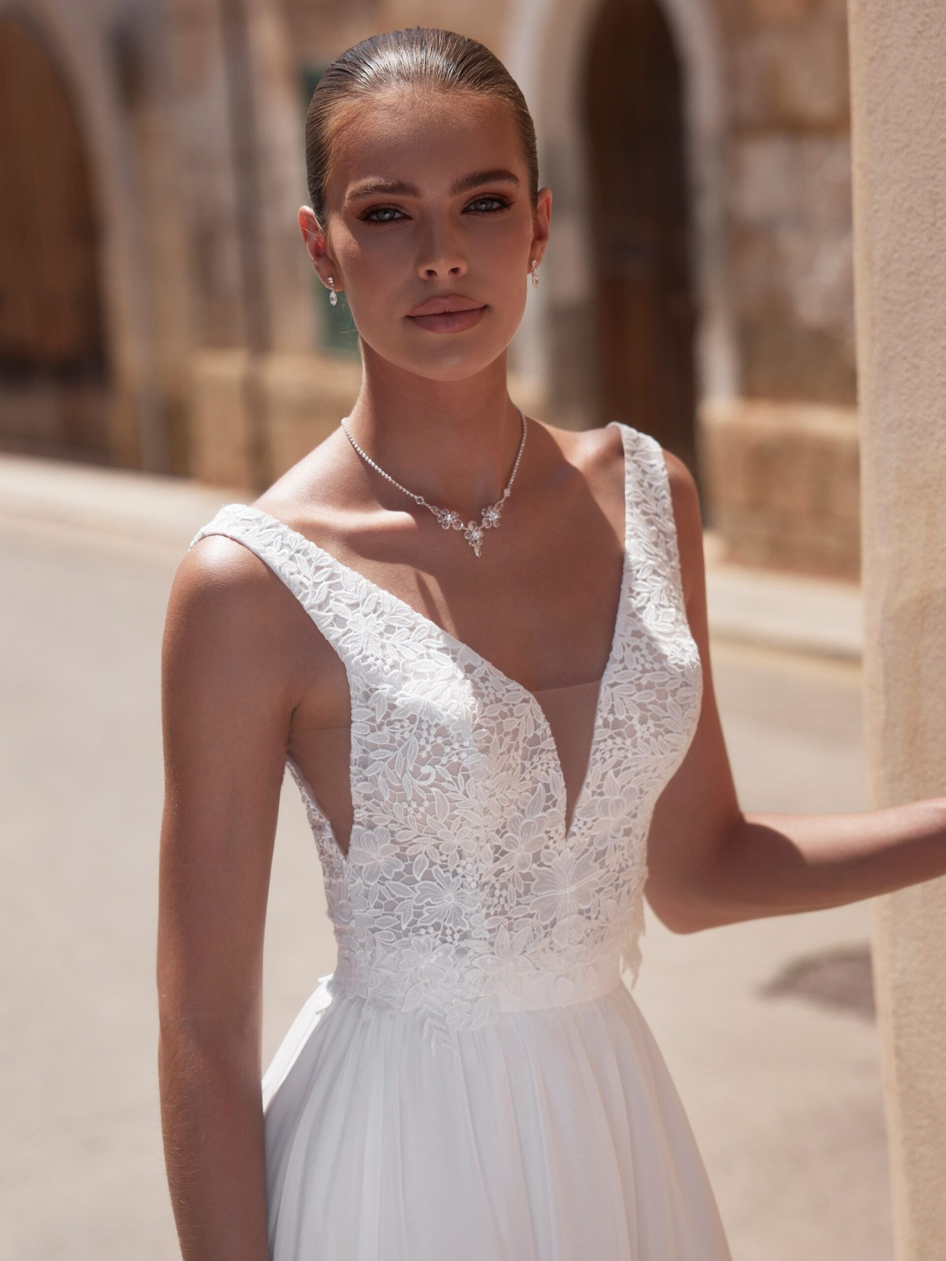 Das Brautkleid Top E465 vom Hersteller Bianco Evento, bei Ivory & Blush