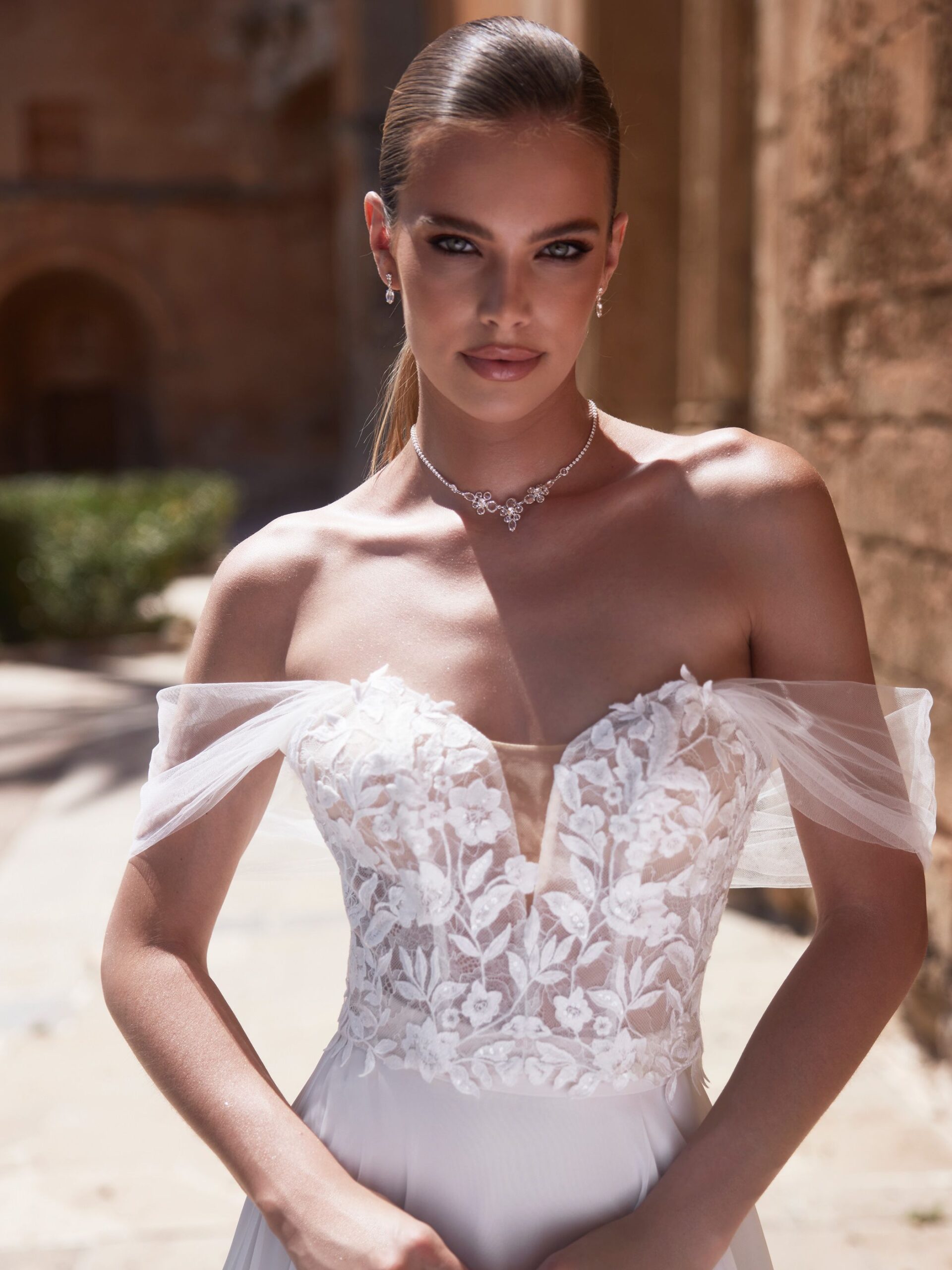 Das Brautkleid Top E473 vom Hersteller Bianco Evento, bei Ivory & Blush