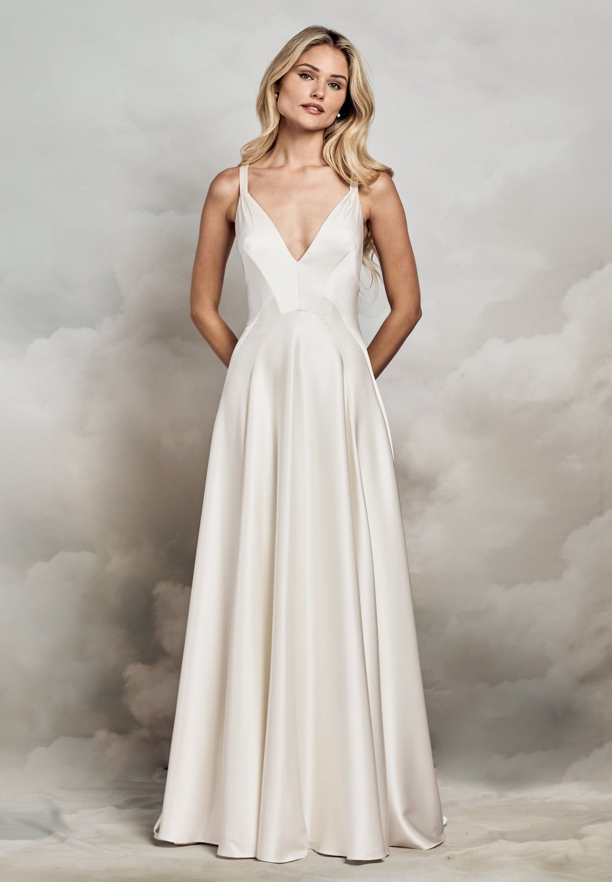 Brautkleid Dora Gown von Catherine Deane bei Ivory & Blush
